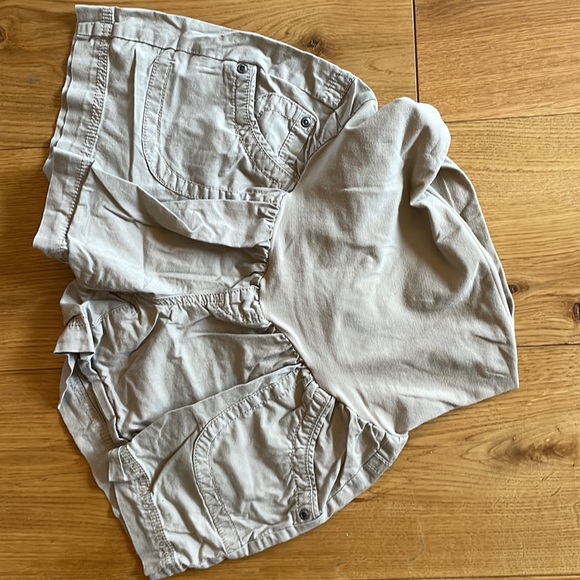 Maternity Shorts Lot- size medium.  Pea In A Pod & more (6 pair) - Picture 3 of 7